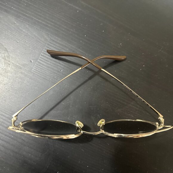 Vogue Round Gold Wire Sunglasses – Mirror Lenses, Chic & Lightweight - Picture 8 of 9